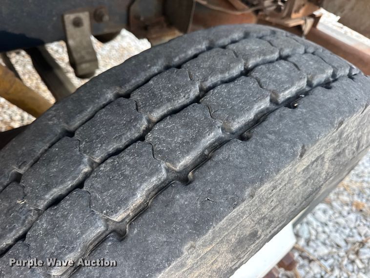 image for item EN0861 1986 International F-9370 manure spreader truck