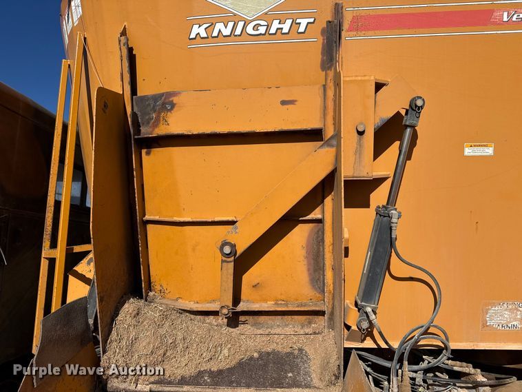 image for item EP2728 1985 AM General M931A1 feed mixer truck