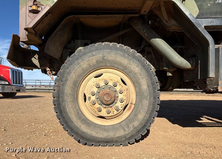 image for item EP2728 1985 AM General M931A1 feed mixer truck