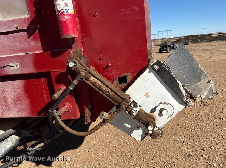 image for item EP2753 2012 International WorkStar 7400 feed mixer truck