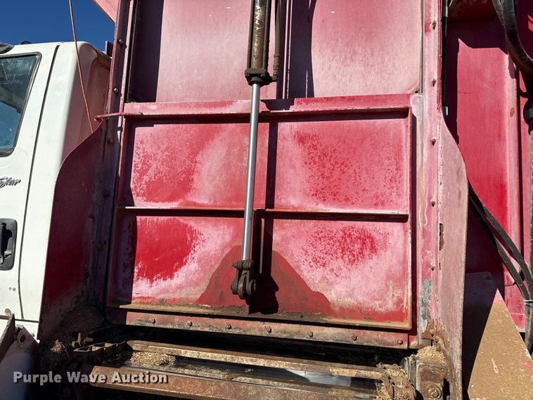 image for item EP2753 2012 International WorkStar 7400 feed mixer truck