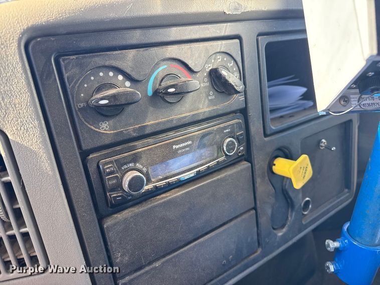 image for item EP2753 2012 International WorkStar 7400 feed mixer truck