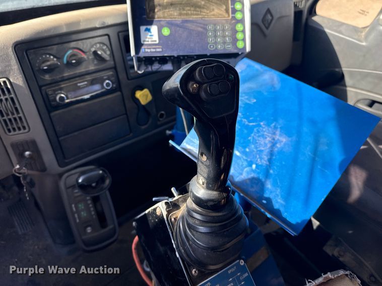 image for item EP2753 2012 International WorkStar 7400 feed mixer truck