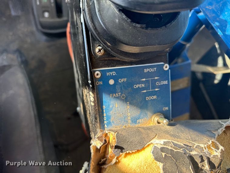 image for item EP2753 2012 International WorkStar 7400 feed mixer truck