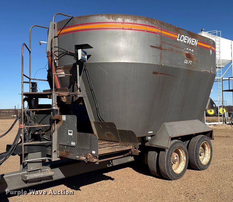 image for item EP2754 2005 Loewen 1022 feed mixer