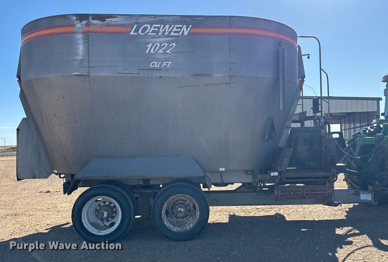 image for item EP2754 2005 Loewen 1022 feed mixer
