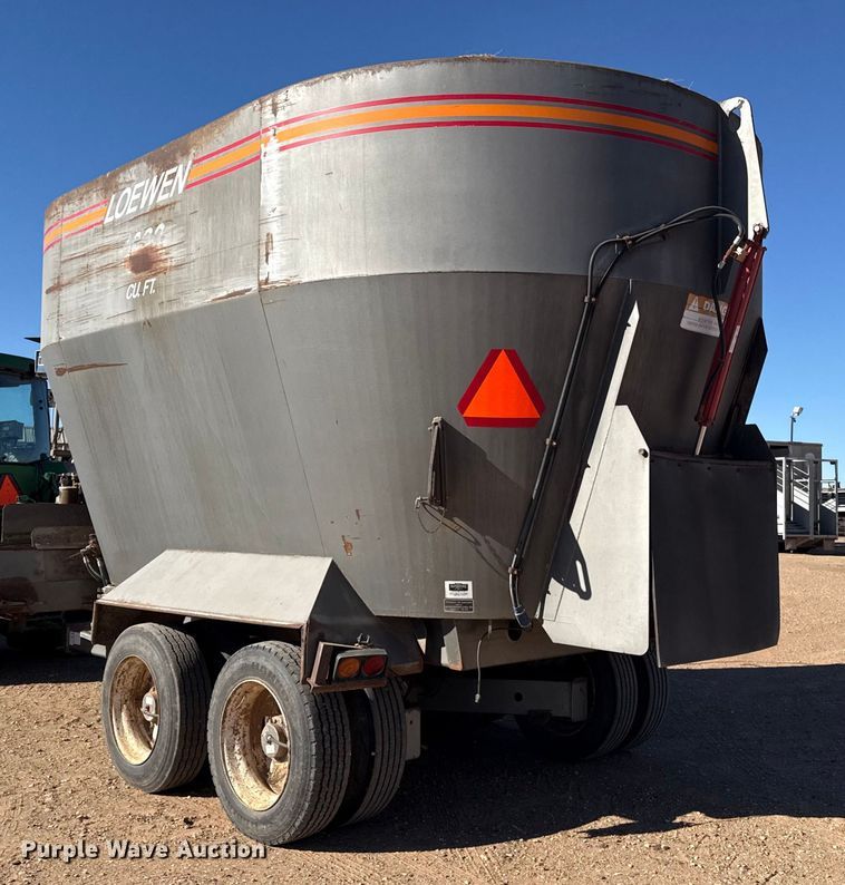image for item EP2754 2005 Loewen 1022 feed mixer