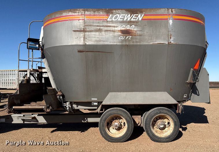 image for item EP2754 2005 Loewen 1022 feed mixer
