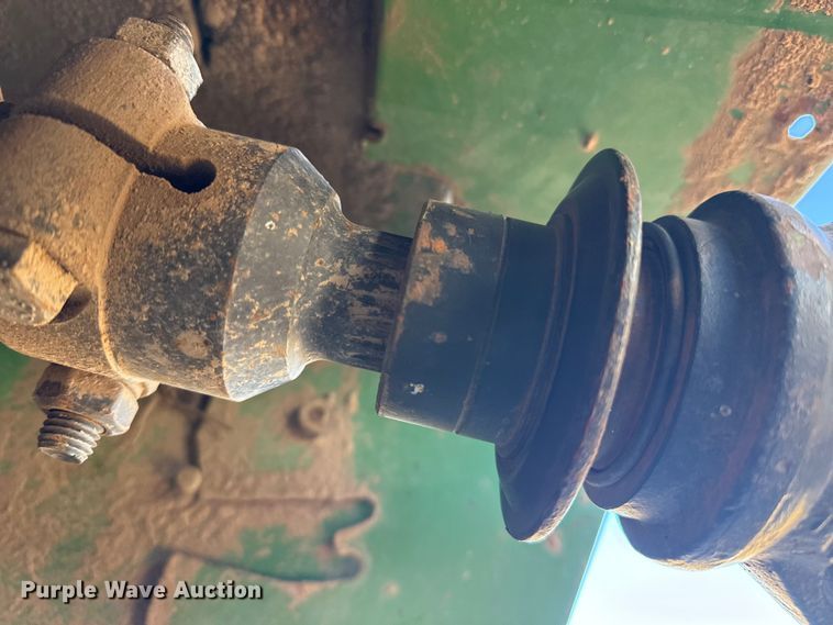 image for item EP2754 2005 Loewen 1022 feed mixer