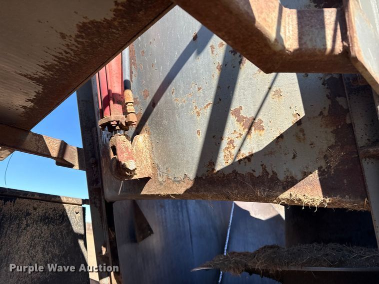 image for item EP2754 2005 Loewen 1022 feed mixer