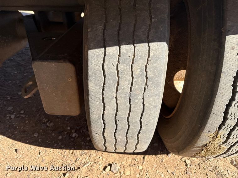 image for item EP2754 2005 Loewen 1022 feed mixer