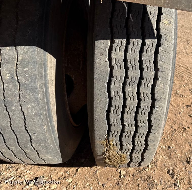 image for item EP2754 2005 Loewen 1022 feed mixer