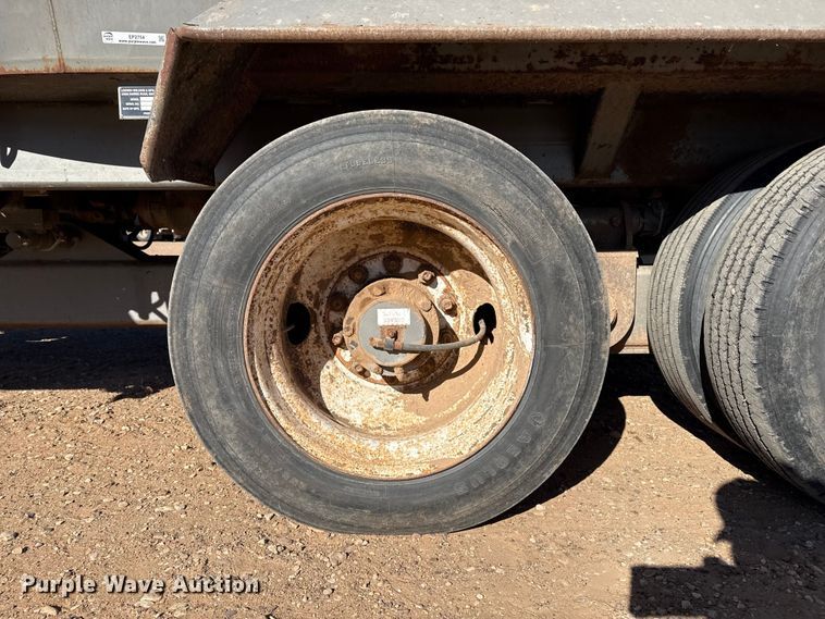 image for item EP2754 2005 Loewen 1022 feed mixer