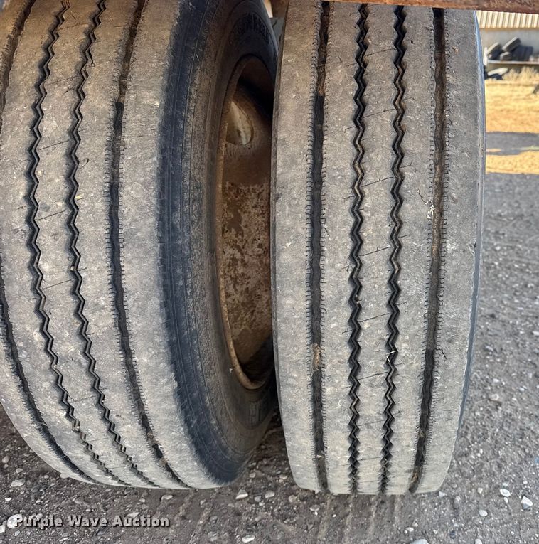 image for item EP2754 2005 Loewen 1022 feed mixer