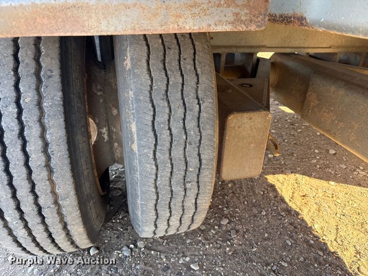 image for item EP2754 2005 Loewen 1022 feed mixer