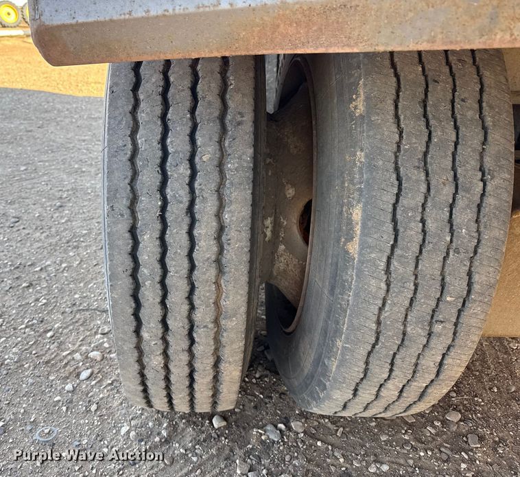 image for item EP2754 2005 Loewen 1022 feed mixer