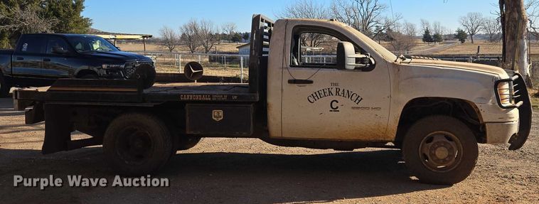 image for item ET1112 2013 GMC Sierra 3500HD bale bed pickup truck