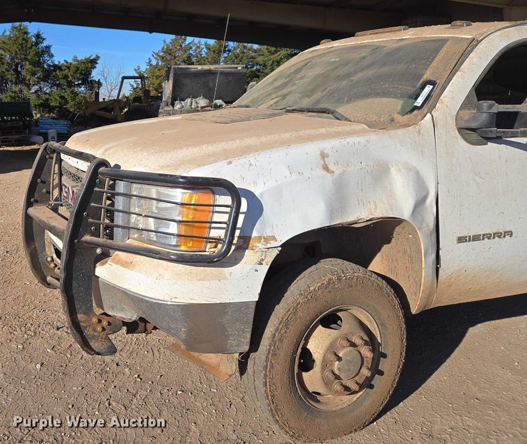 image for item ET1112 2013 GMC Sierra 3500HD bale bed pickup truck