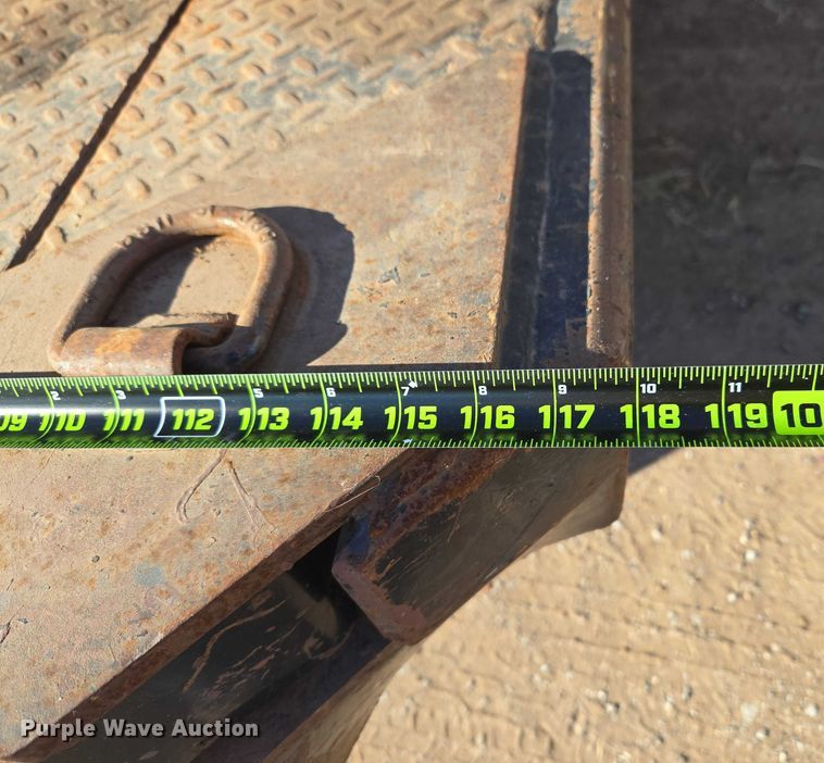 image for item ET1112 2013 GMC Sierra 3500HD bale bed pickup truck