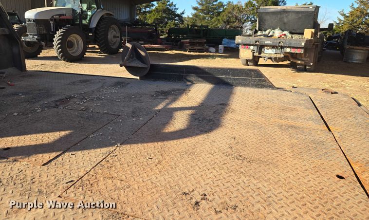 image for item ET1112 2013 GMC Sierra 3500HD bale bed pickup truck