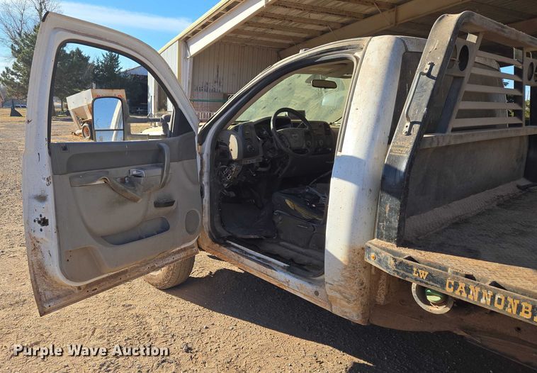 image for item ET1112 2013 GMC Sierra 3500HD bale bed pickup truck