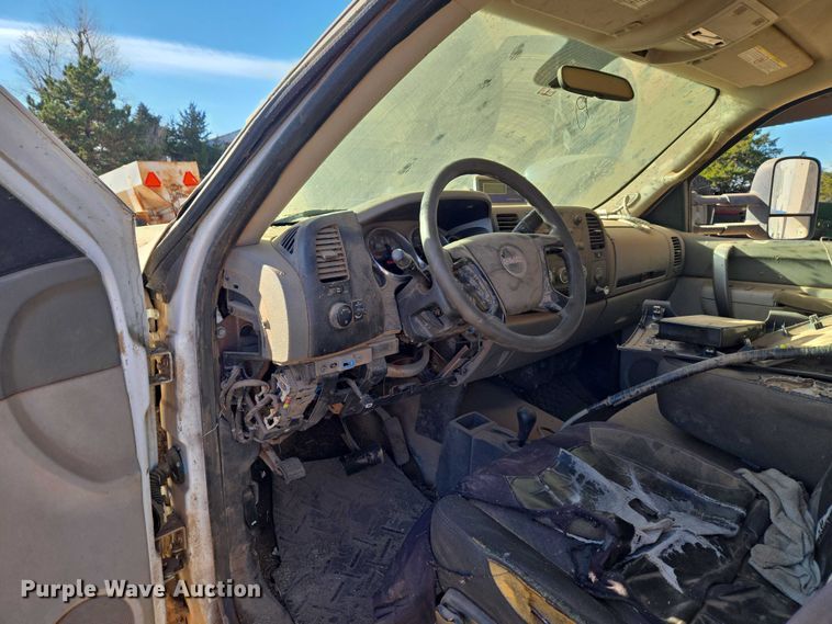 image for item ET1112 2013 GMC Sierra 3500HD bale bed pickup truck