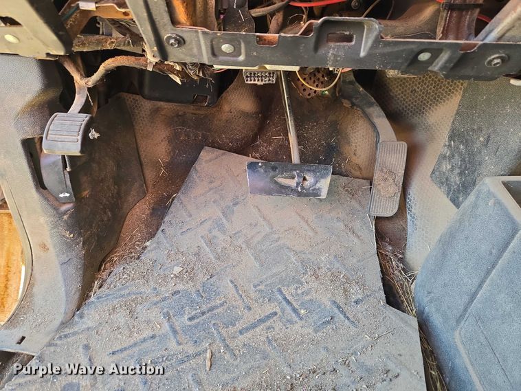 image for item ET1112 2013 GMC Sierra 3500HD bale bed pickup truck