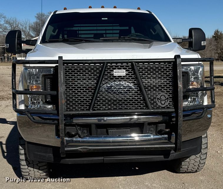 image for item ET4141 2017 Ford F350 Super Duty XL Ext. Cab bale bed pickup truck