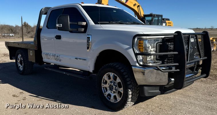 image for item ET4141 2017 Ford F350 Super Duty XL Ext. Cab bale bed pickup truck