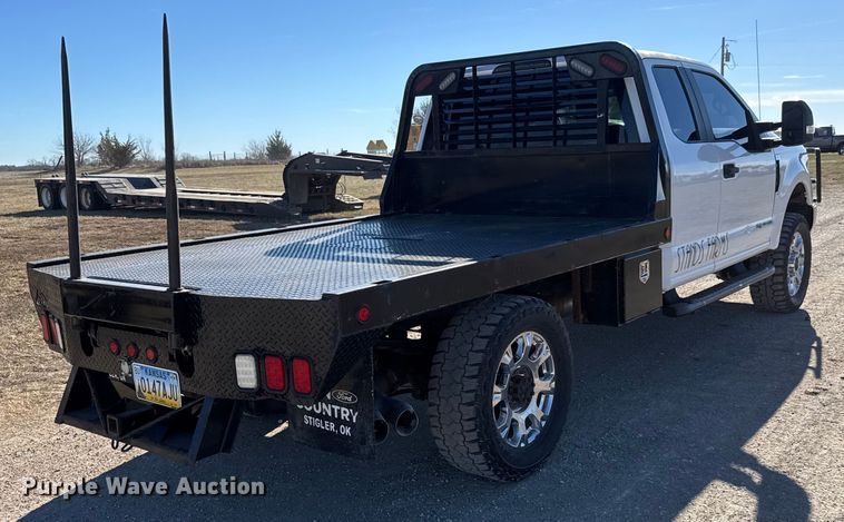 image for item ET4141 2017 Ford F350 Super Duty XL Ext. Cab bale bed pickup truck