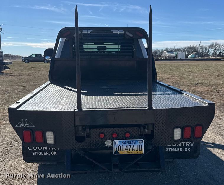 image for item ET4141 2017 Ford F350 Super Duty XL Ext. Cab bale bed pickup truck