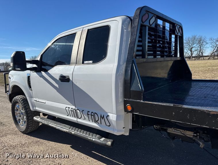 image for item ET4141 2017 Ford F350 Super Duty XL Ext. Cab bale bed pickup truck