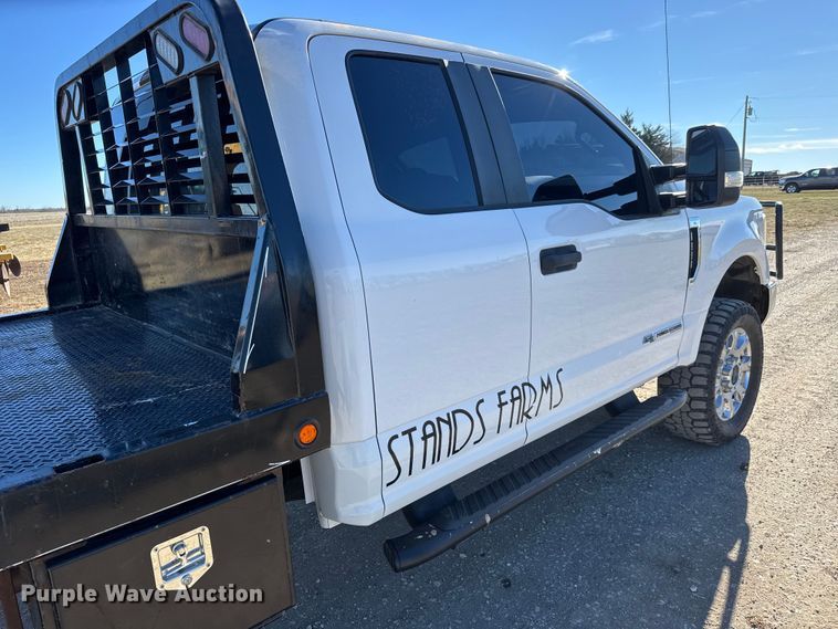 image for item ET4141 2017 Ford F350 Super Duty XL Ext. Cab bale bed pickup truck