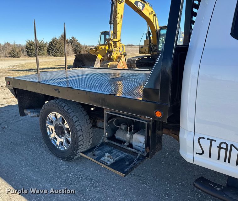 image for item ET4141 2017 Ford F350 Super Duty XL Ext. Cab bale bed pickup truck