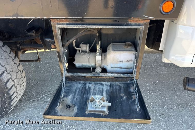 image for item ET4141 2017 Ford F350 Super Duty XL Ext. Cab bale bed pickup truck