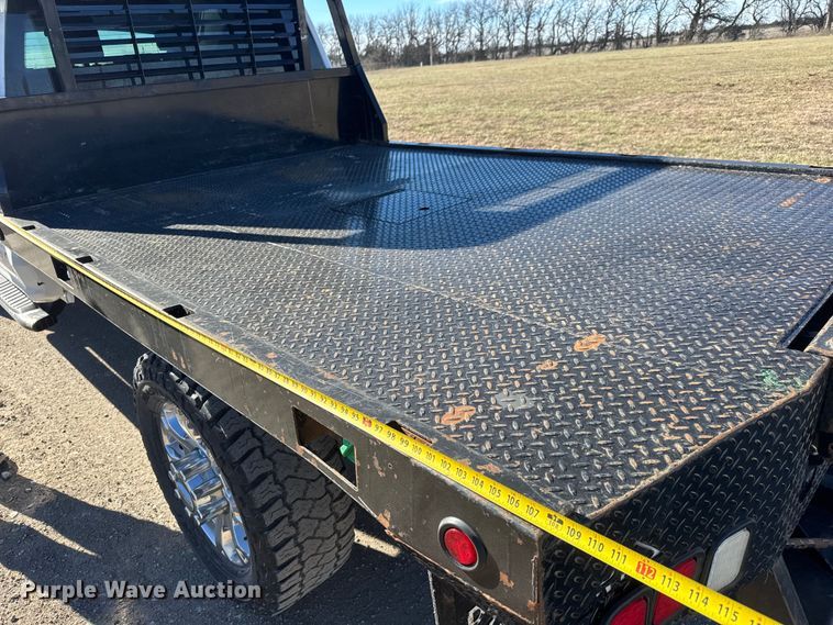 image for item ET4141 2017 Ford F350 Super Duty XL Ext. Cab bale bed pickup truck