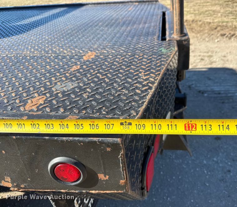 image for item ET4141 2017 Ford F350 Super Duty XL Ext. Cab bale bed pickup truck