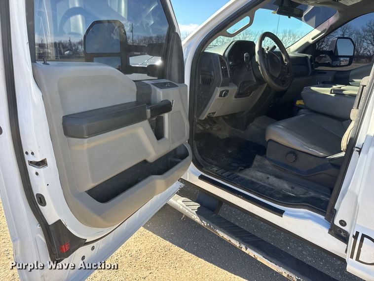 image for item ET4141 2017 Ford F350 Super Duty XL Ext. Cab bale bed pickup truck