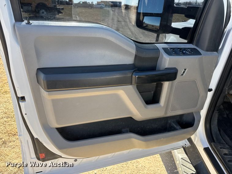 image for item ET4141 2017 Ford F350 Super Duty XL Ext. Cab bale bed pickup truck