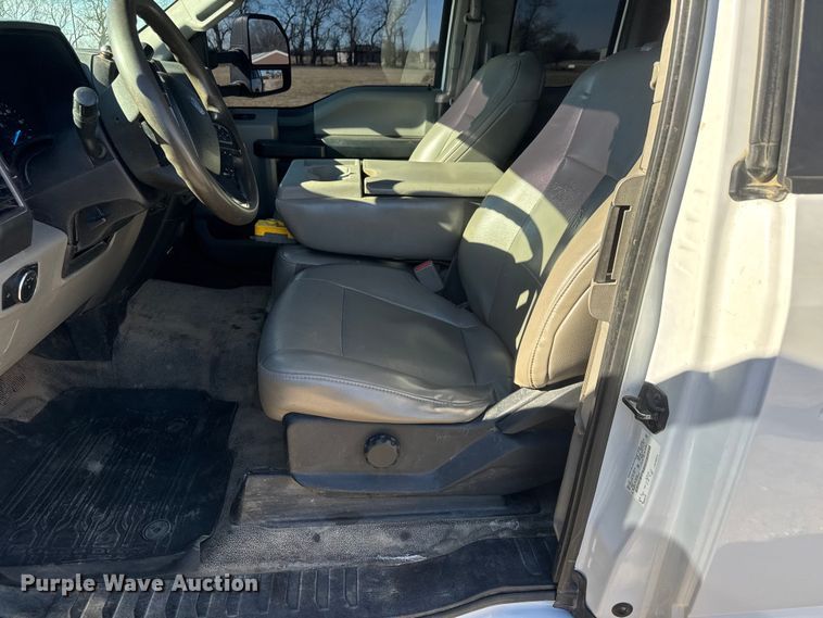 image for item ET4141 2017 Ford F350 Super Duty XL Ext. Cab bale bed pickup truck