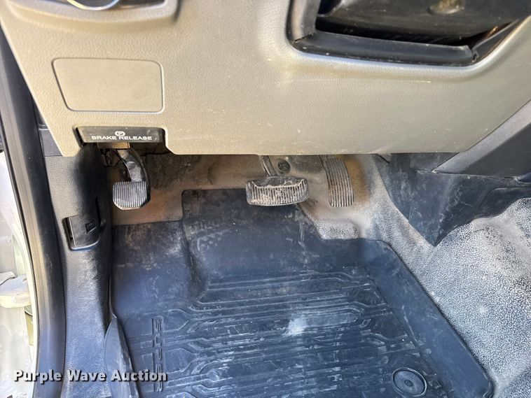 image for item ET4141 2017 Ford F350 Super Duty XL Ext. Cab bale bed pickup truck