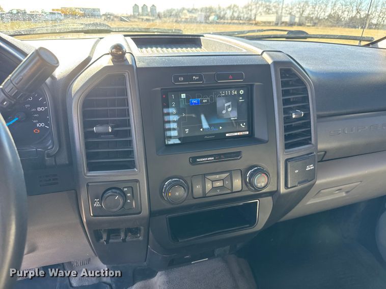 image for item ET4141 2017 Ford F350 Super Duty XL Ext. Cab bale bed pickup truck