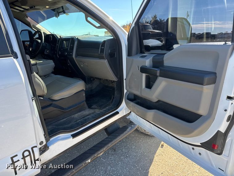 image for item ET4141 2017 Ford F350 Super Duty XL Ext. Cab bale bed pickup truck