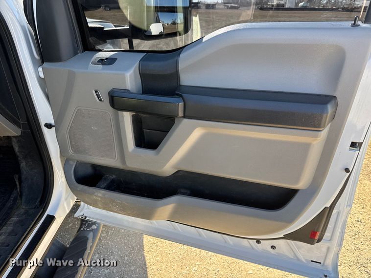 image for item ET4141 2017 Ford F350 Super Duty XL Ext. Cab bale bed pickup truck