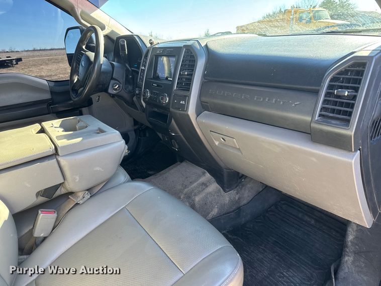 image for item ET4141 2017 Ford F350 Super Duty XL Ext. Cab bale bed pickup truck