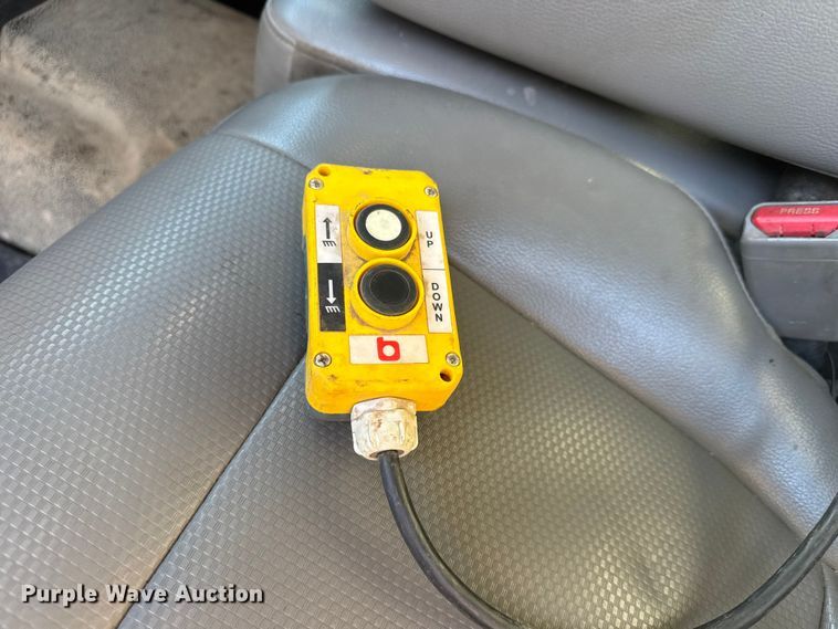 image for item ET4141 2017 Ford F350 Super Duty XL Ext. Cab bale bed pickup truck