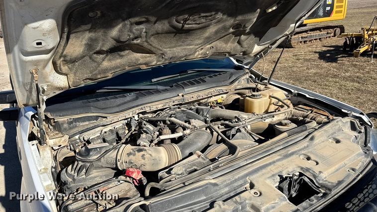 image for item ET4141 2017 Ford F350 Super Duty XL Ext. Cab bale bed pickup truck