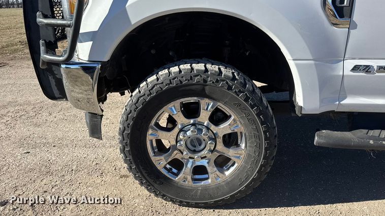 image for item ET4141 2017 Ford F350 Super Duty XL Ext. Cab bale bed pickup truck