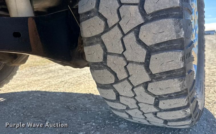 image for item ET4141 2017 Ford F350 Super Duty XL Ext. Cab bale bed pickup truck