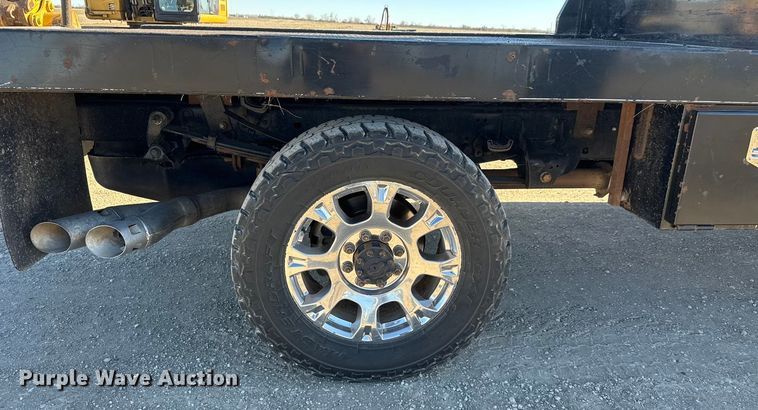 image for item ET4141 2017 Ford F350 Super Duty XL Ext. Cab bale bed pickup truck